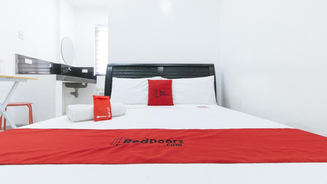 Hotel RedDoorz near SM Bicutan Paranaque City Zewnętrze zdjęcie