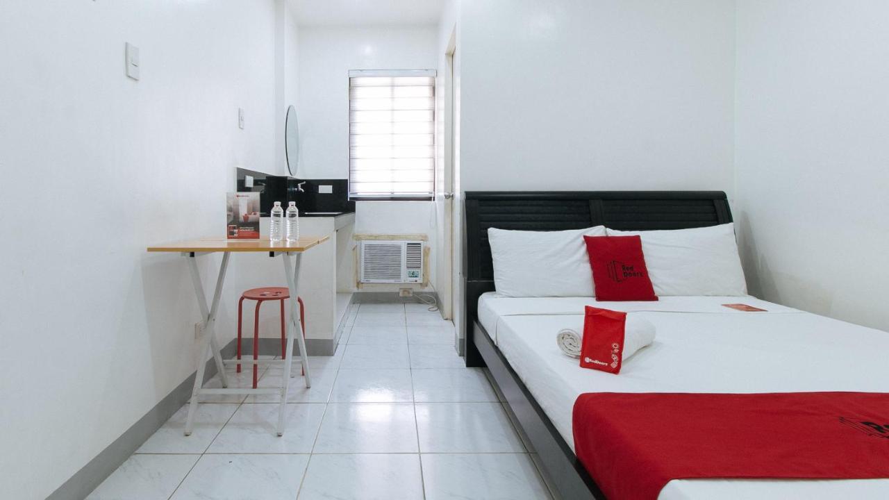 Hotel RedDoorz near SM Bicutan Paranaque City Zewnętrze zdjęcie