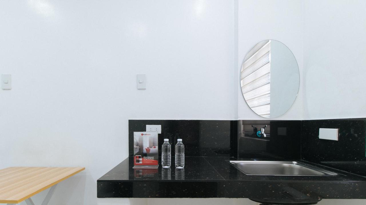 Hotel RedDoorz near SM Bicutan Paranaque City Zewnętrze zdjęcie